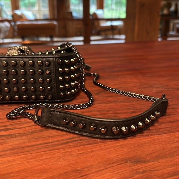 Black Studded Skull Purse (silver). - Picture 3 of 4